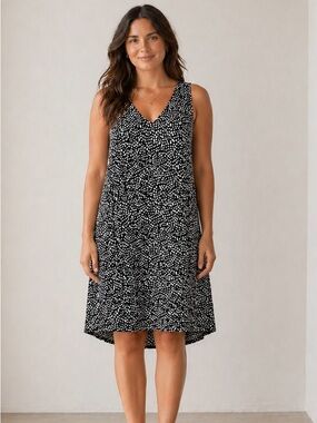 Old Navy Sleeveless Black and White Dot Shift Dress